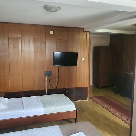 Guest House Vila Bor Нови-Сад Экстерьер фото